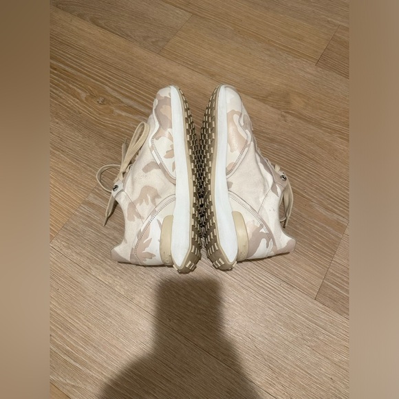 Givenchy Authentic, proof of purchase comes og with box - Picture 2 of 4